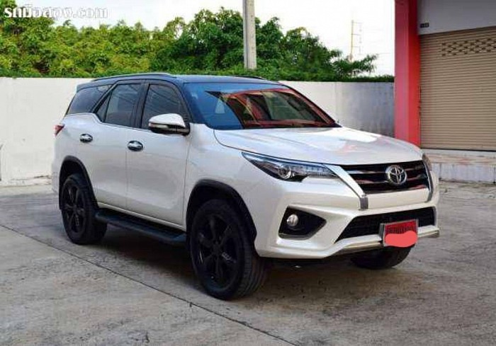 toyota fortuner 7pax